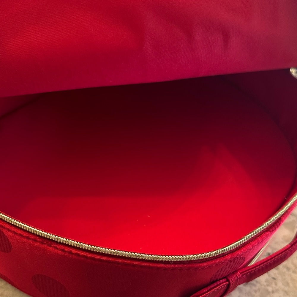 Estee Lauder Vibrant Red makeup bag with Gold Details - Picture 3 of 5